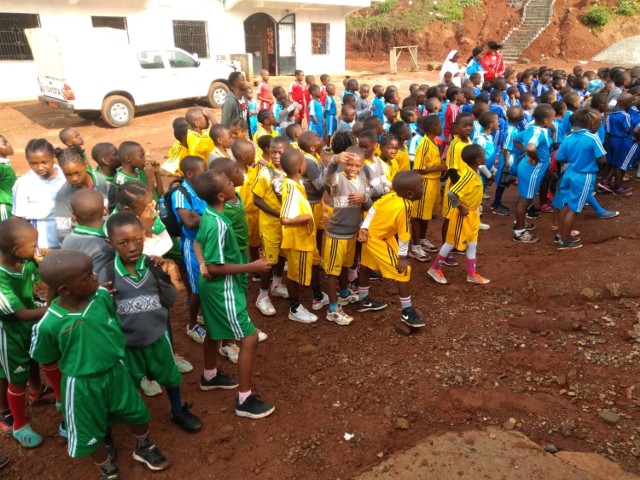Dzięki dotychczasowemu zaangażowaniu wielu ludzi dobrej woli od 1 września 2021 do przedszkola w stolicy Kamerunu uczęszcza już 116 dzieci, a do szkoły 215
