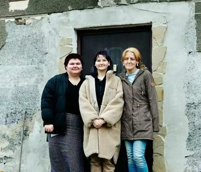 Pani Ania (po prawej) z córkami Gosią i Zuzią. Dla nich ekipa programu Nasz Nowy Dom zrobiła remont
