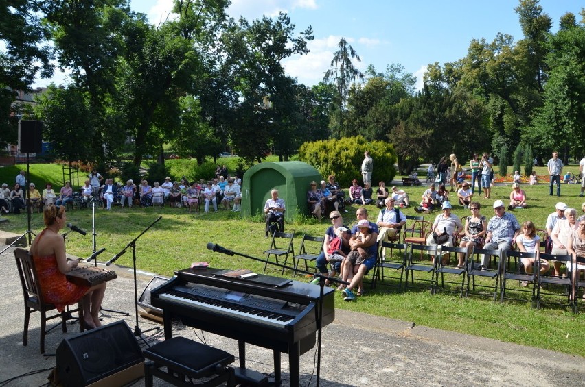 Solowy koncert odbył się w legnickim parku ... Fot. Mariusz...