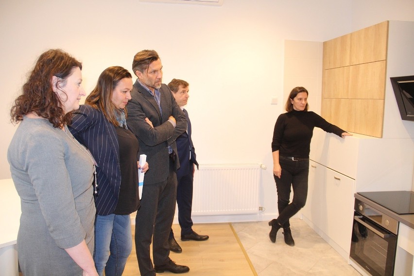 Prezydent Krystian Kinastowski przekazał Stowarzyszeniu Multi.Art klucze do Domu Sąsiedzkiego