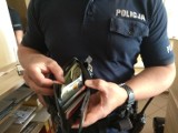 Znalazł portfel wypełniony gotówką. Oddał policjantom z Wągrowca. Zguba trafiła już do właściciela 