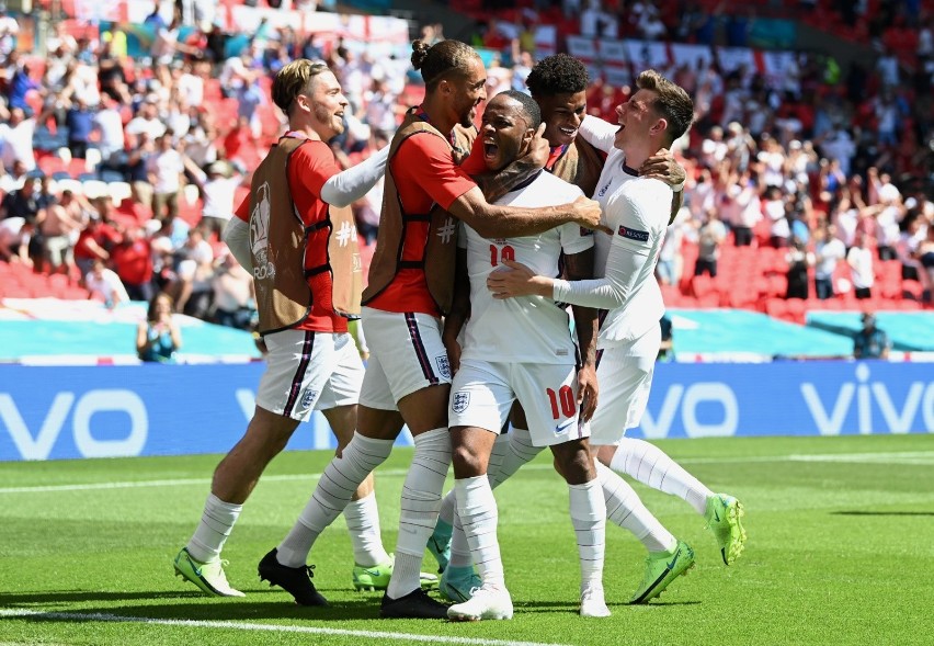 Euro 2020. Anglia o bramkę lepsza od Chorwacji. Upał w Londynie, piłkarze klęknęli przed meczem