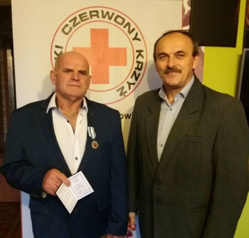 Oddał kilkadziesiąt litrów krwi. Mieszkaniec gminy Wągrowiec został odznaczony medalem 