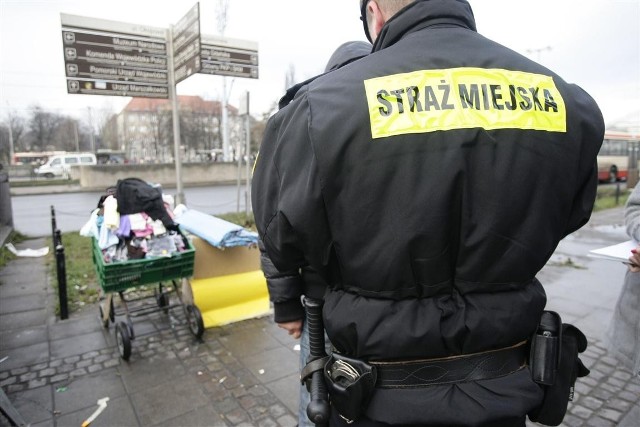 Gdańscy strażnicy miejscy tylko w  maju i czerwcu br. ukarali mandatami za nielegalny handel 144 osoby