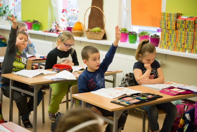 W związku z reorganizacją - jak zapewnia wójt gm. Gruta, Halina Kowalkowska, nauczyciele nie będą zwalniani.