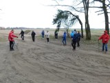 Karniewscy seniorzy wzięli udział w drugim spotkaniu Nordic Walking. 11.04.2022 przeszli 6 km