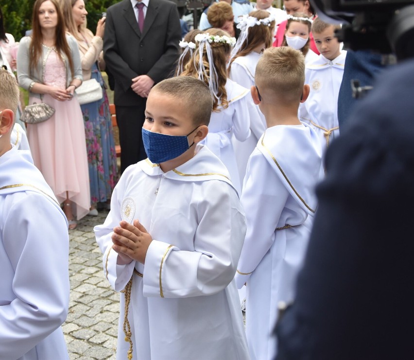 Gm. Stare Pole. Pierwsza Komunia Święta w parafii św. Barbary w Krzyżanowie