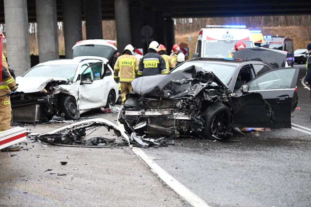 Poważny wypadek w Klęczkowie pod Grudziądzem. Kilka osób jest poszkodowanych