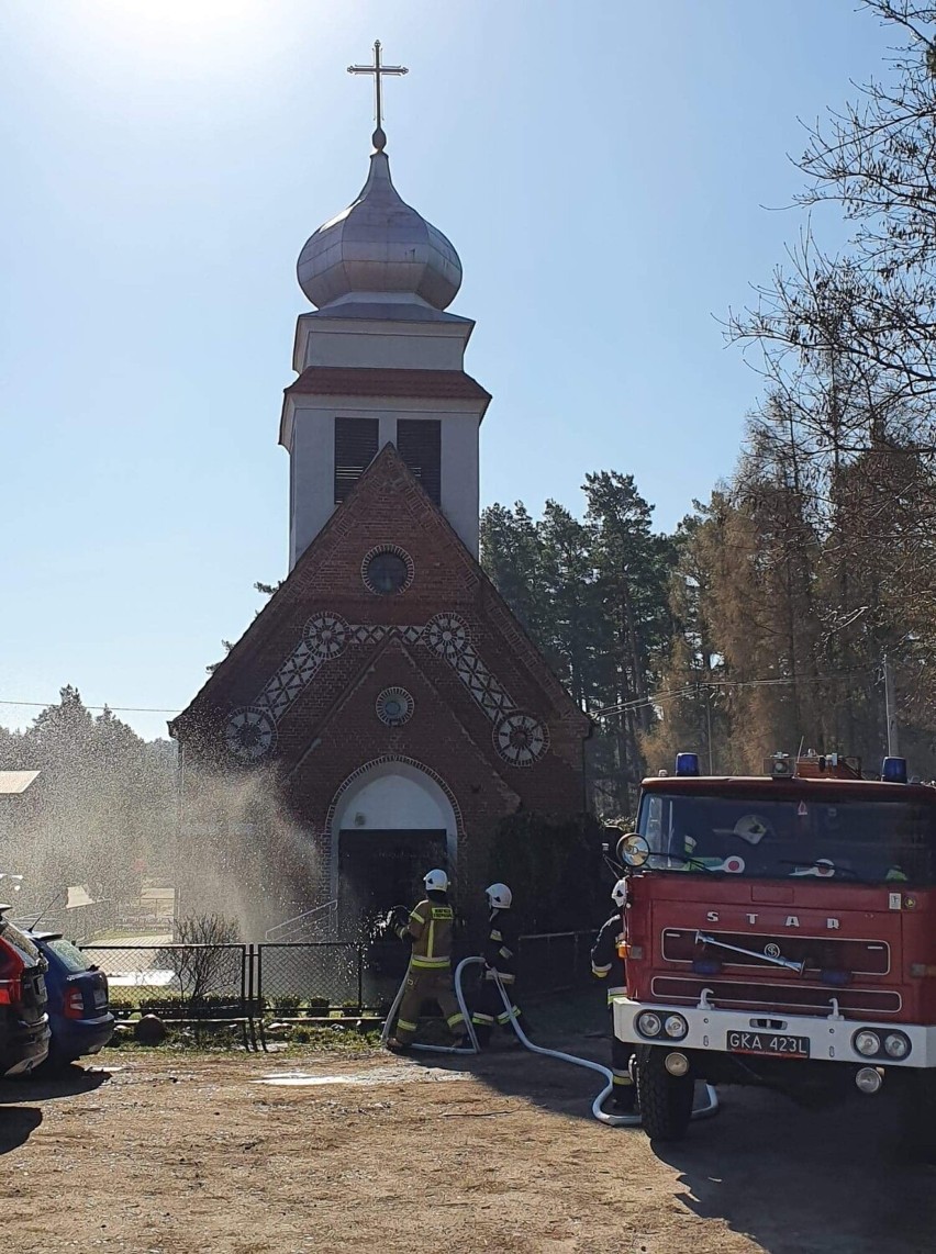 Na parafian w Leśnicach i Pogorzelicach strażacy OSP czekali z niespodzianką.