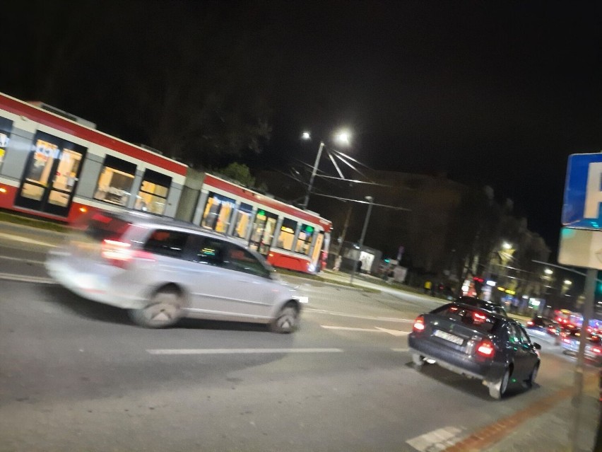 Częstochowa. Zderzenie samochodu z tramwajem w al. Wolności 