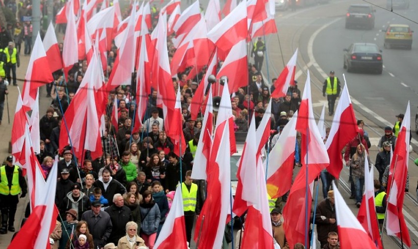 Szczeciński Marsz Niepodległości. Ulicami miasta przeszły tysiące osób [wideo, zdjęcia]