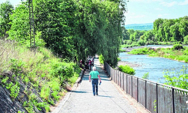 Zebraliśmy dla Ciebie dziewięć Kłodzkich ulic, gdzie musisz na siebie uważać! 


PRZEJDŹ DO NASTĘPNEGO ZDJĘCIA ZA POMOCĄ STRZAŁEK >>>