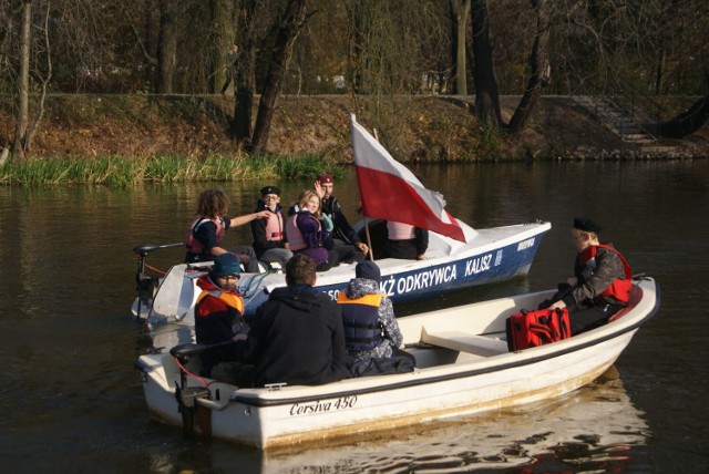 Spływ rzeką Prosną w Kaliszu. Wodniacy uczcili Narodowe Święto Niepodległości