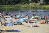 Upalna sobota na plaży nad zalewem Zadębie w Skierniewicach