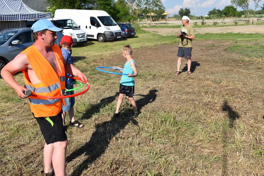 Piknik integracyjny nad Prosną. Organizatorzy zorganizowali zawody wędkarskie oraz przygotowali konkursy i zabawy dla dzieci oraz dorosłych