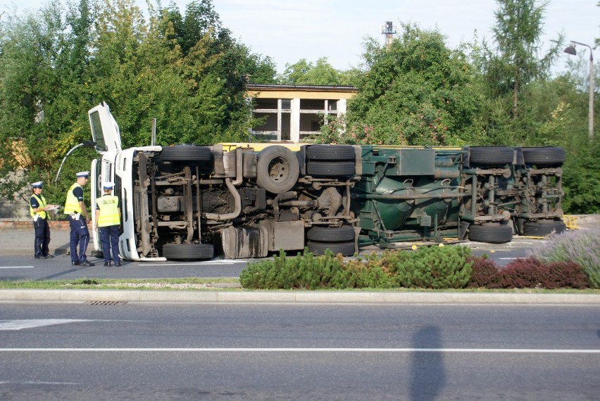 Wypadek na skrzyżowaniu ulic Warszawskiej i Łódzkiej....