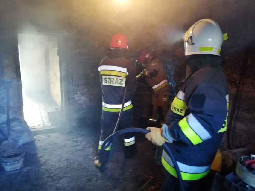 Strażacy interweniowali w Buszkowicach w powiecie przemyskim. Paliła się sadza w przewodzie kominowym [ZDJĘCIA]