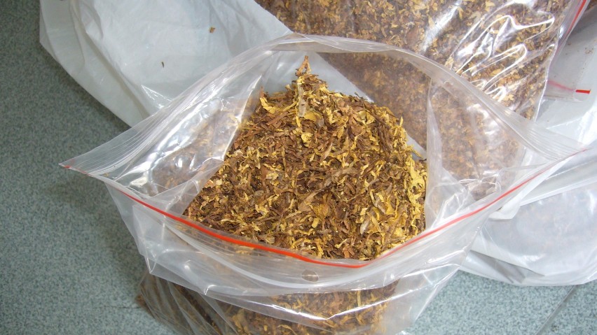 Nielegalny tytoń w jednym ze sklepów spożywczycych