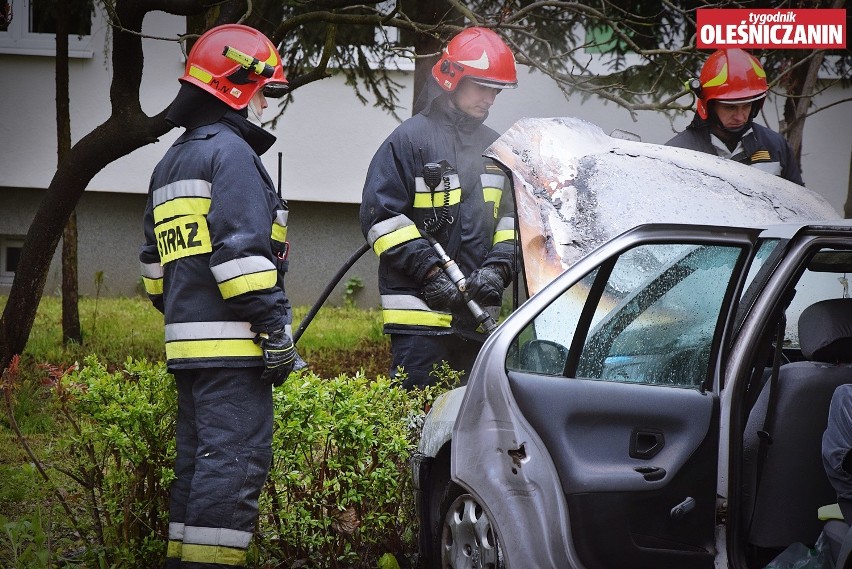 Na parkingu oleśnickiego szpitala spłonął samochód