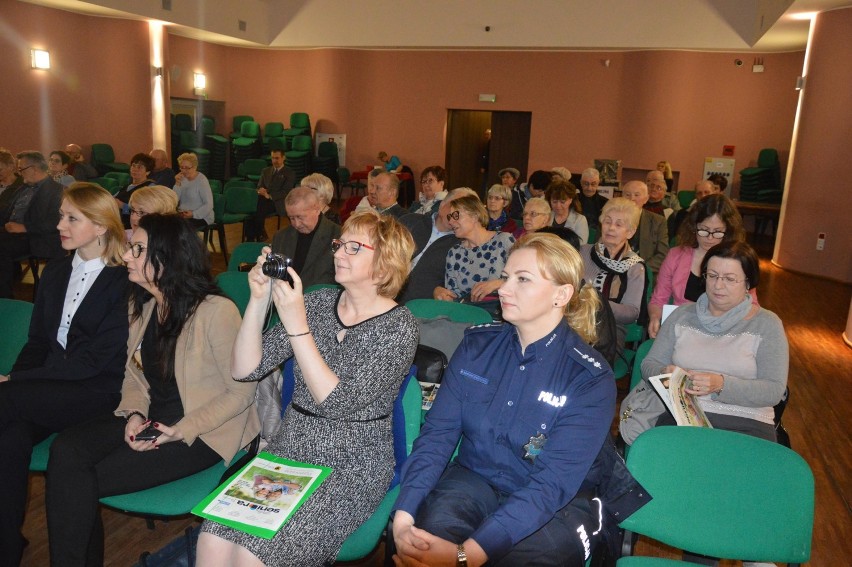 Wyjątkowa konferencja w Kartuzach - seniorzy mieli okazję podyskutować o zdrowiu, bezpieczeństwie i aktywności - ZDJĘCIA, WIDEO