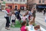 Dziecięce czwartki w Kaliszu. Zabawa na rynku pod hasłem "Zwierzęta oczami dzieci" ZDJĘCIA