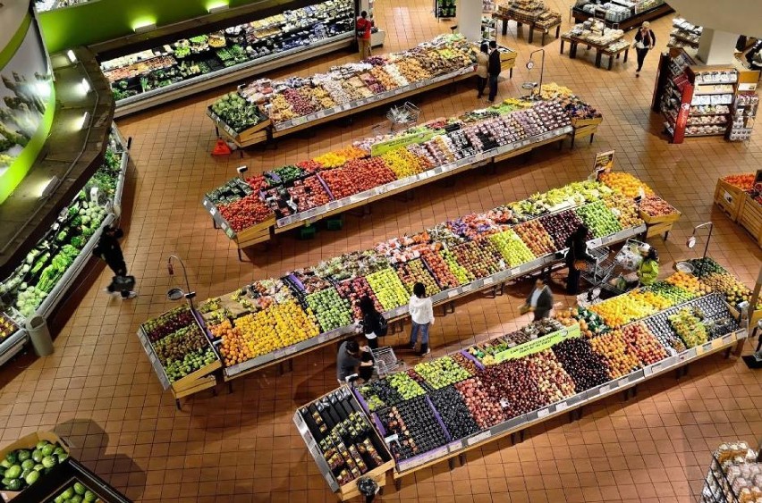 Sieć handlowa likwiduje kolejny supermarket i zapowiada grupowe zwolnienia