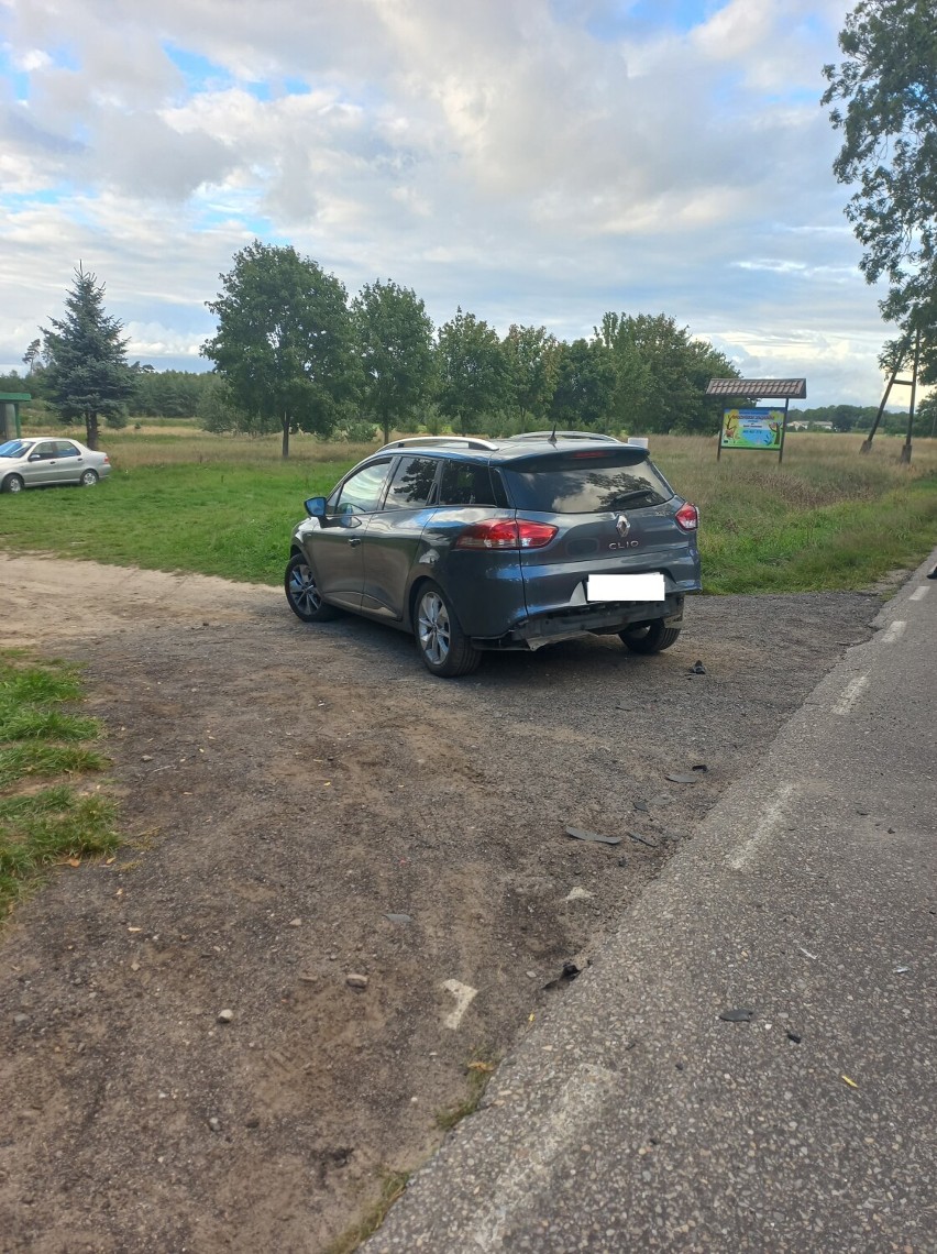 Gm. Kaźmierz. Niebezpieczne zdarzenie z udziałem motocykla i osobówek w Radzynach