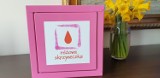 Różowa skrzyneczka w Kołobrzegu - darmowe środki higieniczne dla dziewcząt w szkołach