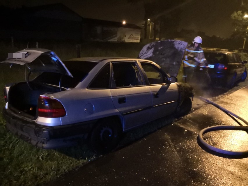 Pożar samochodu na ulicy Młynarskiej w Kowalu [zdjęcia]