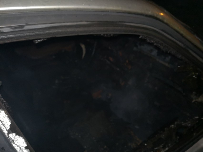 Pożar samochodu na ulicy Młynarskiej w Kowalu [zdjęcia]
