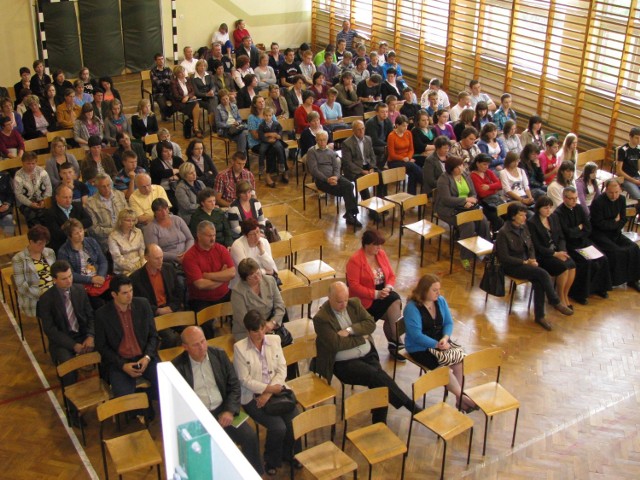 Na spotkaniu 24 maja władze gminy Jodłowa zachęcały rodziców, aby swoje dzieci posyłały do miejscowego