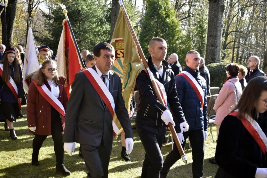 Historyczny moment dla gminy Chłopice. Ustanowiono herb, flagę i sztandar [ZDJĘCIA]