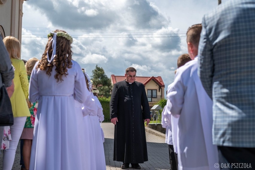 Długo czekali na ten dzień. Pierwsza komunia święta w Niegłowicach [ZDJĘCIA]