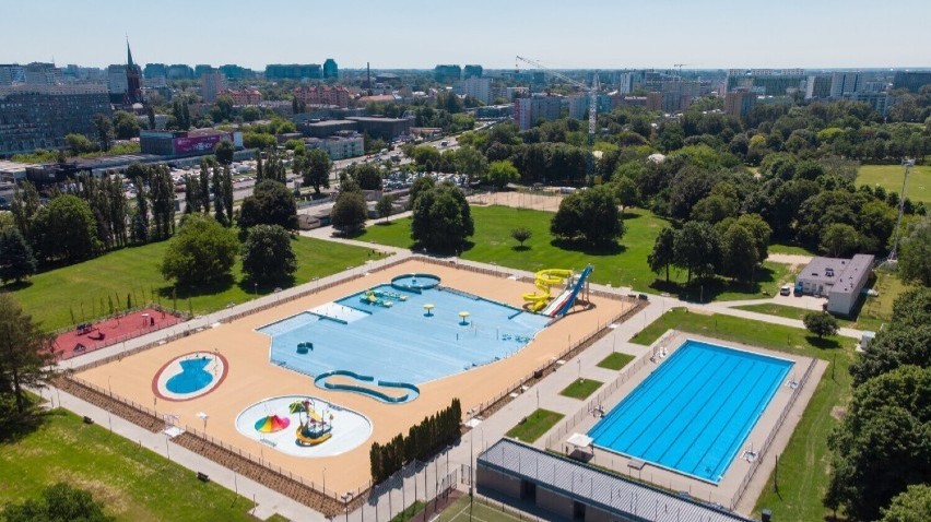 Początek sezonu 2023 na otwartych kąpieliskach w Warszawie....
