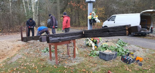 Na skrzyżowaniu dróg w Woli Łaskiej stanął stuletni krzyż