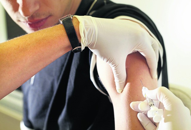 Szczepienia przeciw grypie mają za zadanie nie tylko uchronić przed zachorowanie, ale  i zapobiec powikłaniom