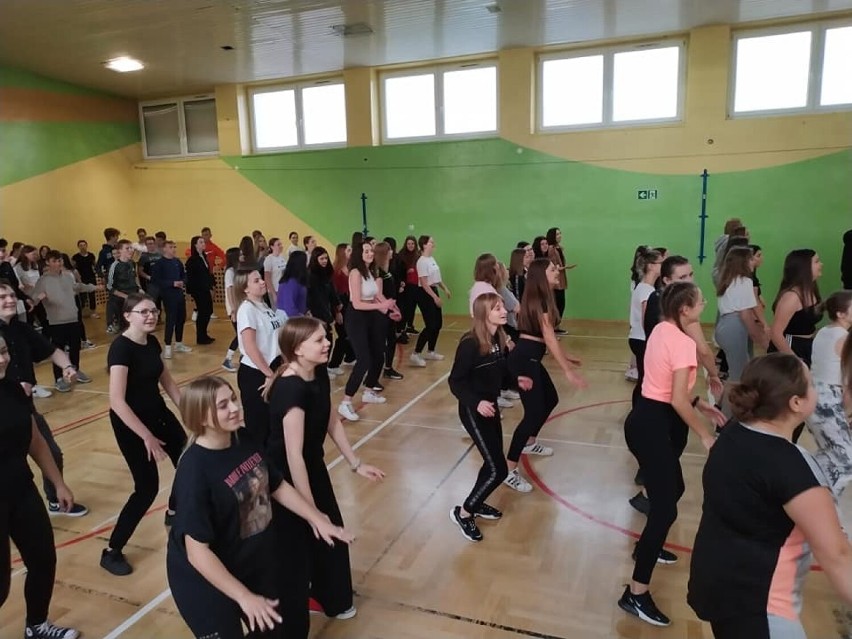W Zespole Szkół nr 1 w Wieluniu zorganizowano maraton fitnesowo- taneczny dla Frania 