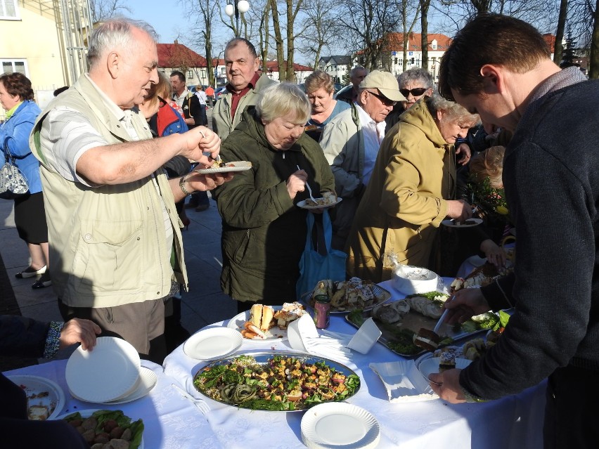 Mieszkańcy Sokółki spotkali się przy wielkanocnym stole