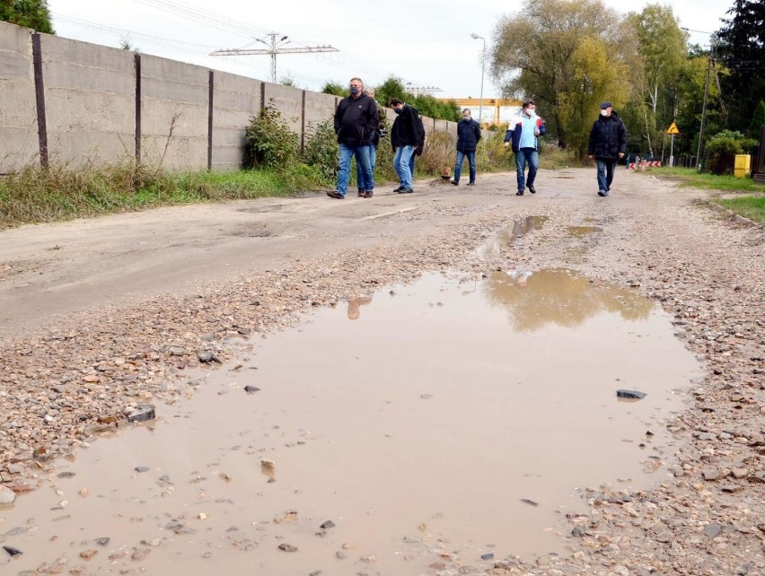 Mieszkańcy ulicy Czajki w Łowiczu mają dość przedłużającego się remontu [ZDJĘCIA]