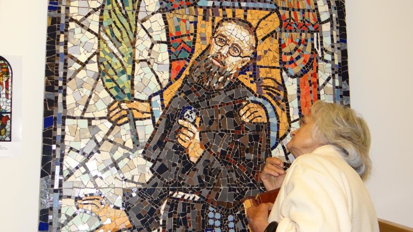 Mozaikowa wystawa w zduńskowolskim Ratuszu