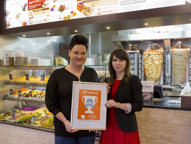 Na zdjęciu przedstawiciele zwycięskiej restauracji Amrit Kebab : Adriana Fischgrund - specjalista ds.marketingu i Justyna Sypka Abdulloh - właściciel