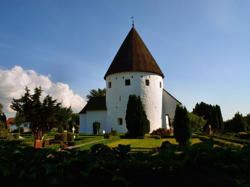 Ols kirke otoczony cmentarzem. Fot. Janusz Bączyński
