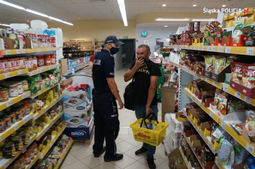 Bytomscy policjanci wspierają służby sanitarne. Sprawdzają...