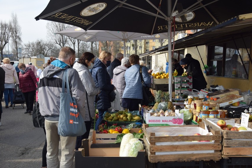 Ryneczek na Dobrzecu w Kaliszu. Tutaj w sobotę handel kwitł