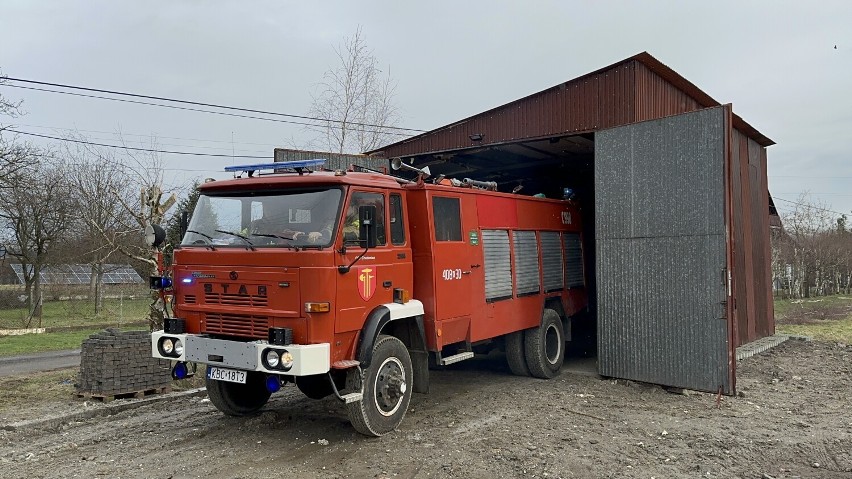 Strażacy z OSP Chodenice dostali wóz bojowy od kolegów z jednostki w Stanisławicach. Zdjęcia i wideo