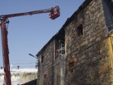 Jelenia Góra: Inspektorzy budowlani weszli do spalonego magazynu fajerwerków