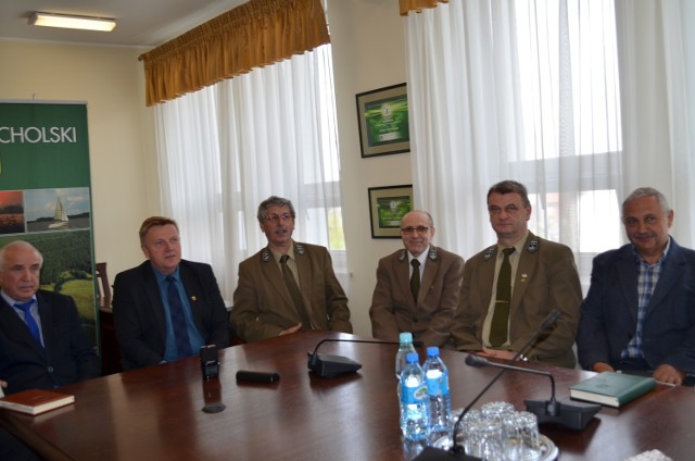 Na spotkaniu byli także przedstwiciele czterech nadleśnictw z powiatu  tucholskiego, oni  są najbliżej lasu i na co dzień.