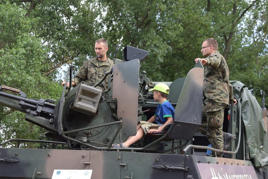  Wojsko zaprosiło mieszkańców na strzelnicę wojskową na militarny piknik 