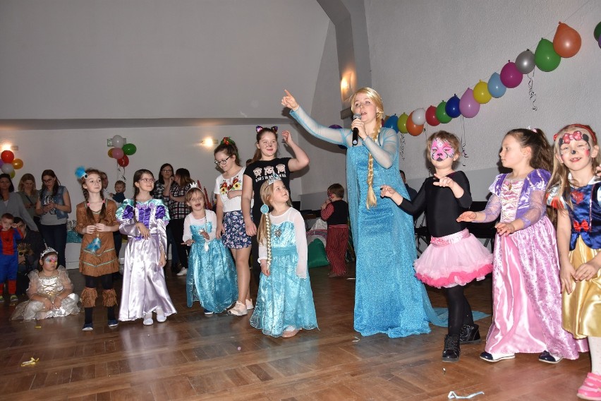 Ostatkowy Bal Karnawałowy dla dzieci w Żnińskim Domu Kultury [zdjęcia] 