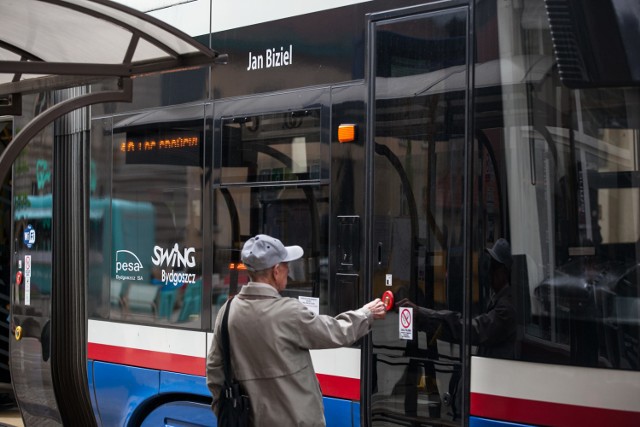 Tramwajom patronuje zbyt mała liczba kobiet (teraz tylko Pola Negri). Wierzymy, że po tym plebiscycie to się zmieni